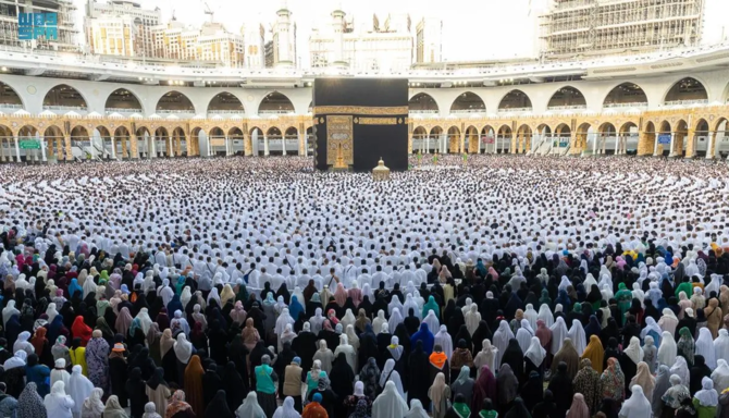 Saudi authorities prepare for Eid Al-Fitr prayers at Two Holy Mosques