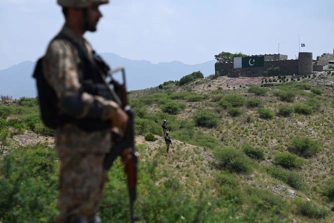 Five Pakistani soldiers killed in gunbattles with militants, army says