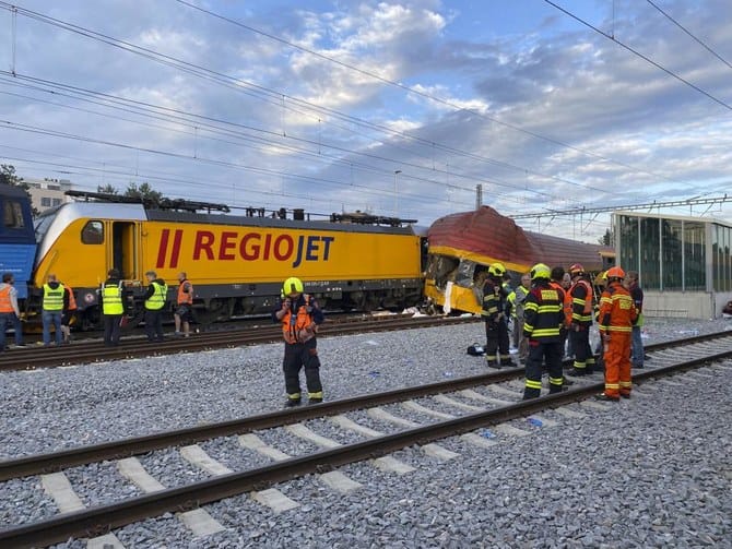 At least 4 people killed, 27 injured after trains collide in the Czech Republic, officials say