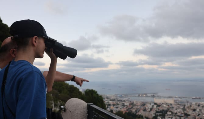 Hezbollah warns Israelis to stay away from army in residential areas