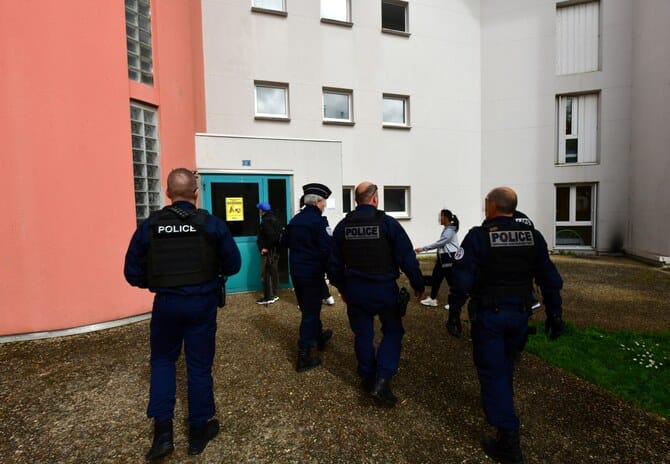 Shootout in western France wounds five: minister