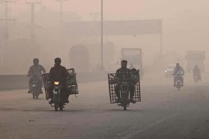 Air monitor records pollution level in Lahore 80 times WHO limit