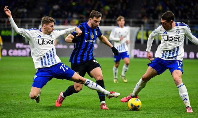 Inter beat Como to keep in touch with leaders Atalanta