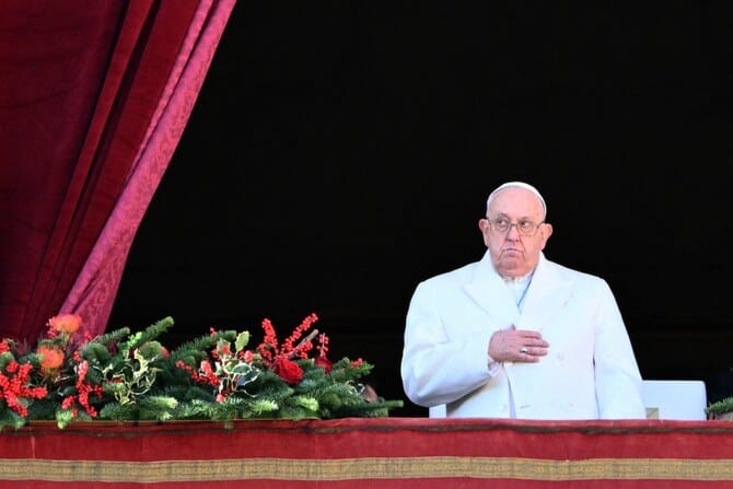 Pope calls for ‘arms to be silenced’ across world