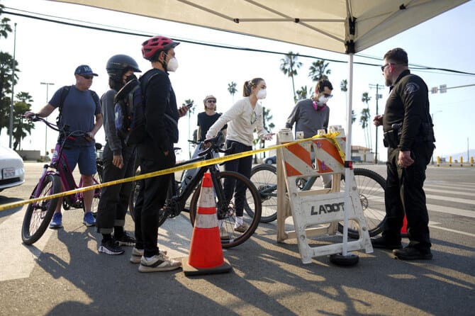 Anger and resentment rise in Los Angeles over fire response