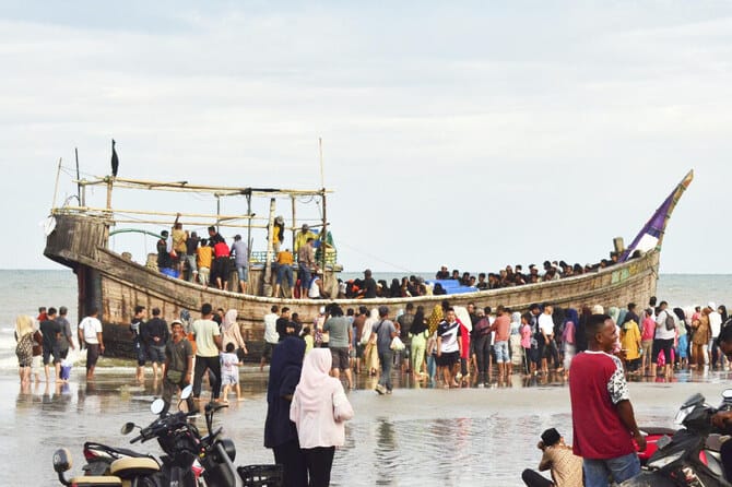 Rohingya refugees stranded on boat off Indonesia