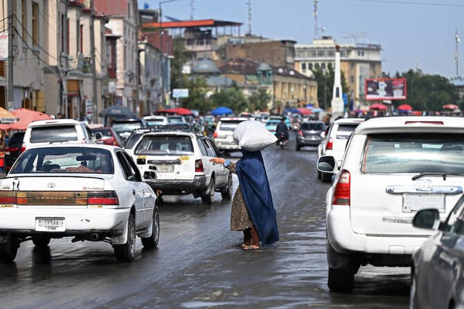 Suicide bomber sets off explosion near Kabul government offices, Interior Ministry says