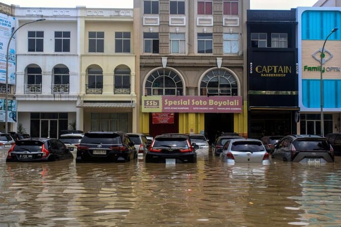 Hundreds evacuated as torrential rains flood Indonesia capital