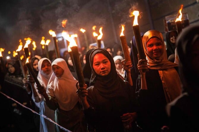 Millions of Muslims in Indonesia mark the start of the holy month of Ramadan