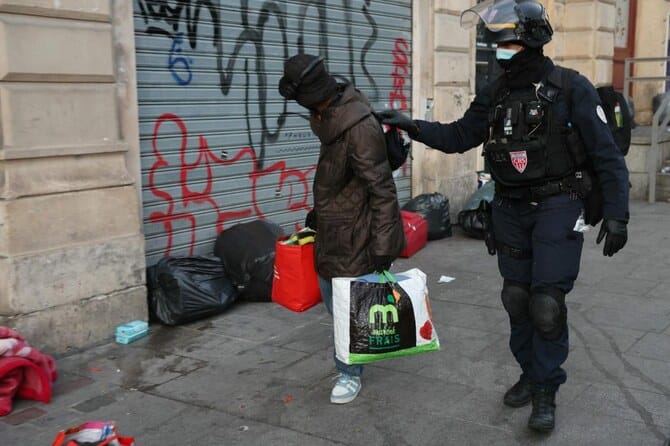 Police evict hundreds of migrants who had been squatting in Paris theater