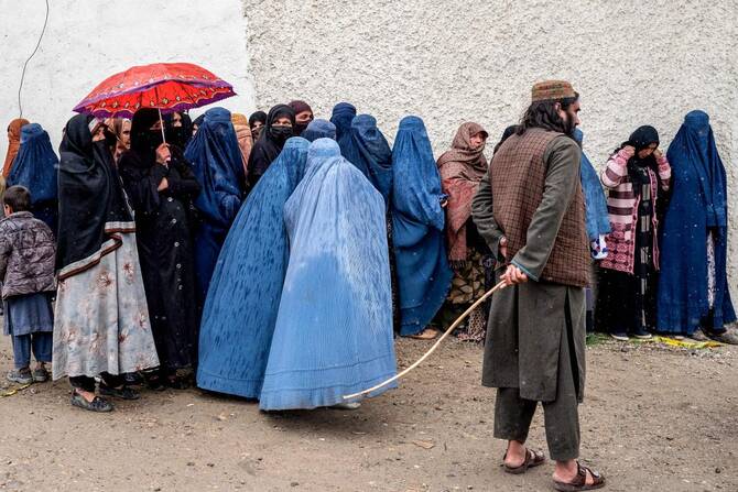 US drops bounties on top Afghan Taliban officials