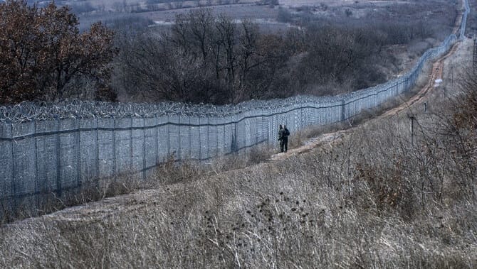 Turkiye to build wall on Greece border