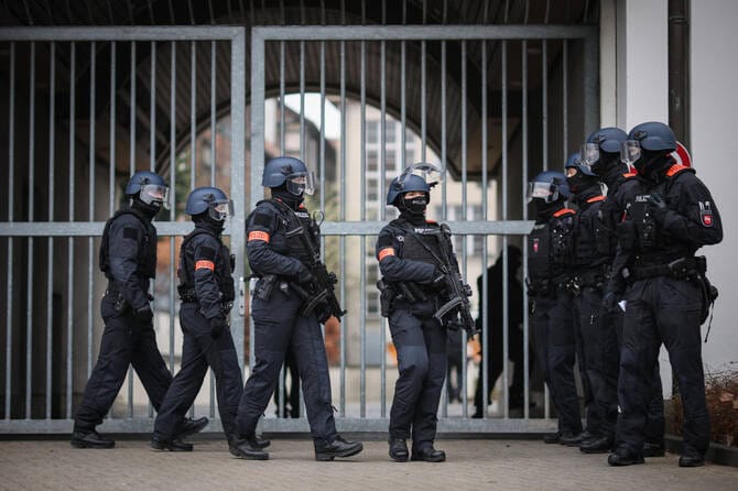 German police launch manhunt after 2 people shot dead