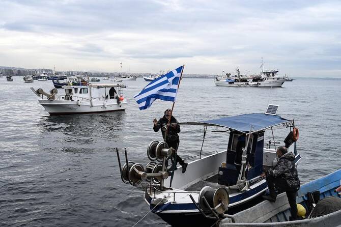 Woman dies when a bomb she is carrying explodes in the Greek city of Thessaloniki, police say