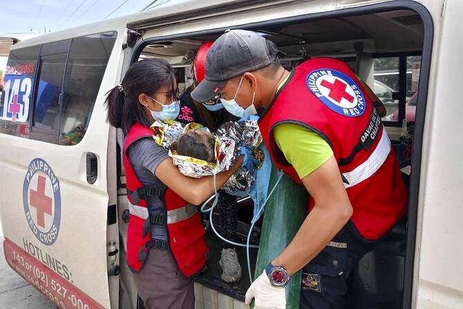 Vehicle crashes into entrance at Manila airport, killing 2 people including a 4-year-old girl