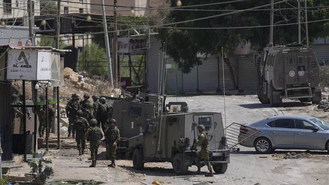 Two Israelis, one pregnant, wounded in occupied West Bank: authorities