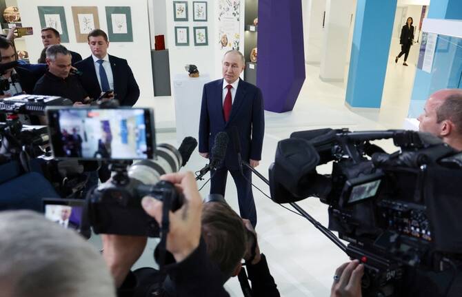 US expects Russia offer soon as Zelensky sounds warning
