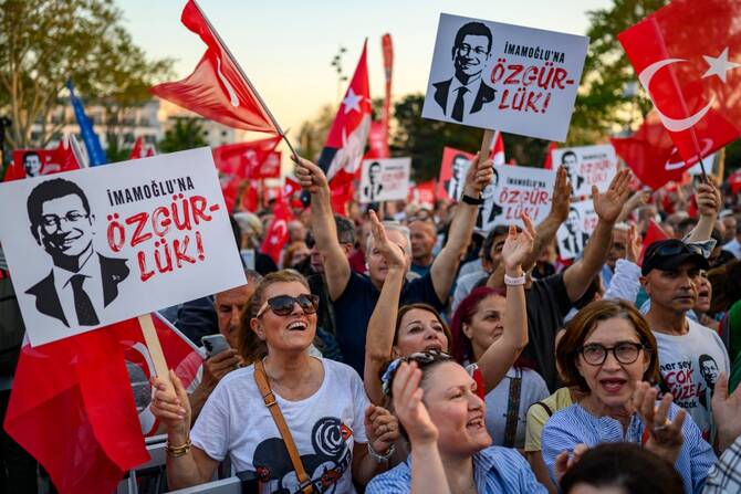 Turkiye arrests five mayors from CHP opposition party