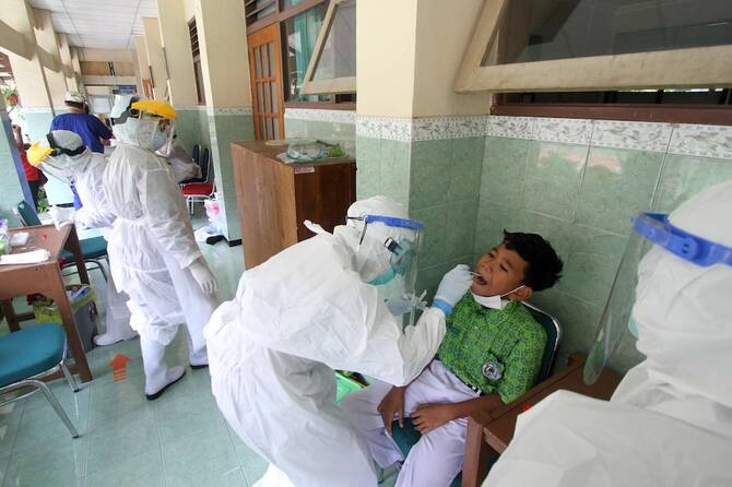 Indonesia’s health ministry issues warning over COVID-19 surge in Asia