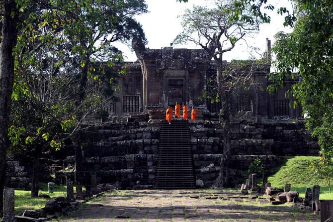 Thai army to take control of checkpoints on border with Cambodia
