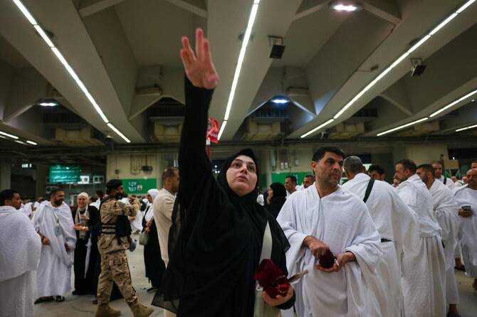 Muslim pilgrims ‘stone the devil’ as Hajj nears end in Saudi Arabia