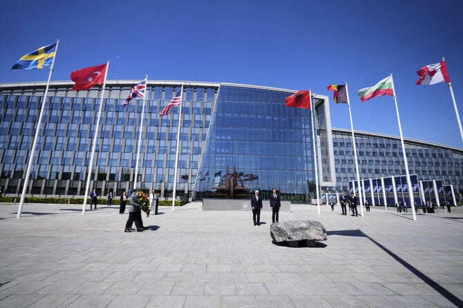 ‘Highly undesirable’: Dutch host NATO during political crisis