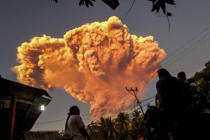 Volcanic eruption in Indonesia forces evacuations and flight cancelations