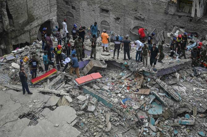 Search continues after Pakistan building collapse kills 14