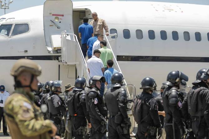 El Salvador frees jailed Venezuelan migrants in US prisoner deal