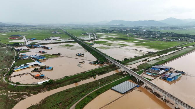 One dead, three missing after South Korea landslide
