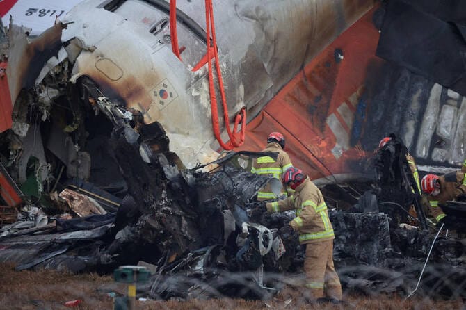 Jeju Air jet still had a working engine when it crashed, investigation update says