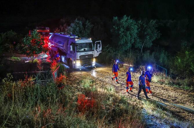 2 volunteers die fighting Turkiye wildfires, raising deaths to 17 since late June