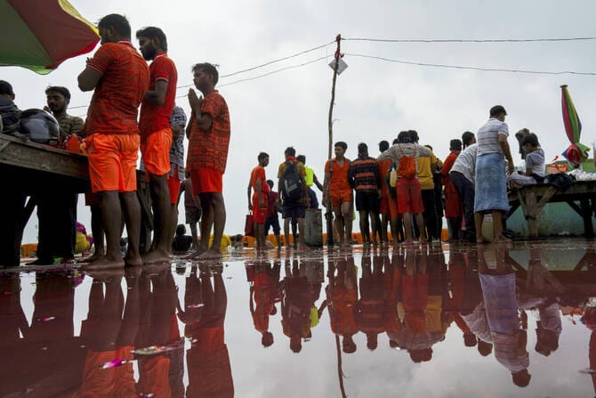 India road crash kills 18 Hindu pilgrims