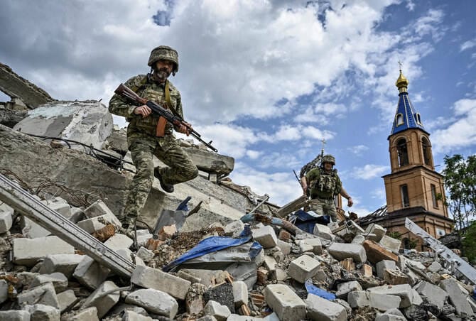 Ukraine to let over 60s into armed forces amid shortages