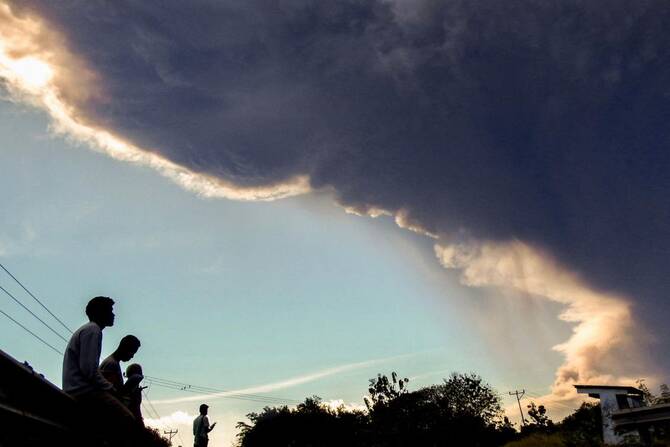 Indonesia volcano spews 18-kilometer ash tower: agency