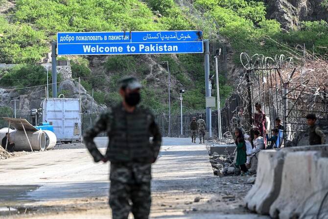 Pakistan army kills 30 militants trying to cross from Afghanistan