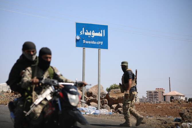 Calm returns to south Syria after violence that killed over 1,100
