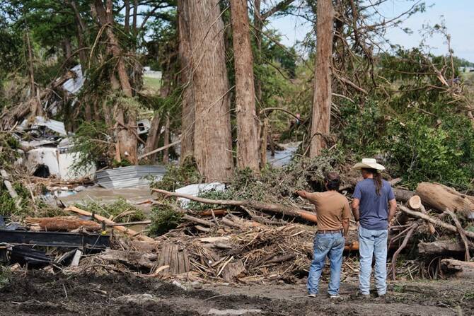 Texas flood toll passes 100 as more bodies recovered