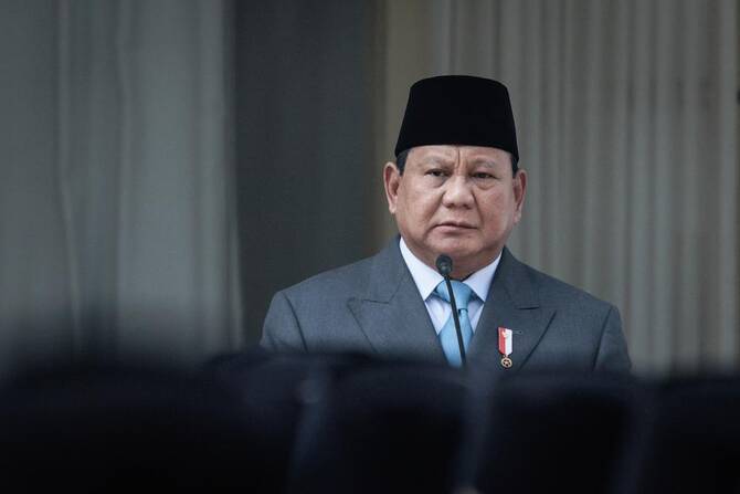 Indonesian President Prabowo pardons political opponents