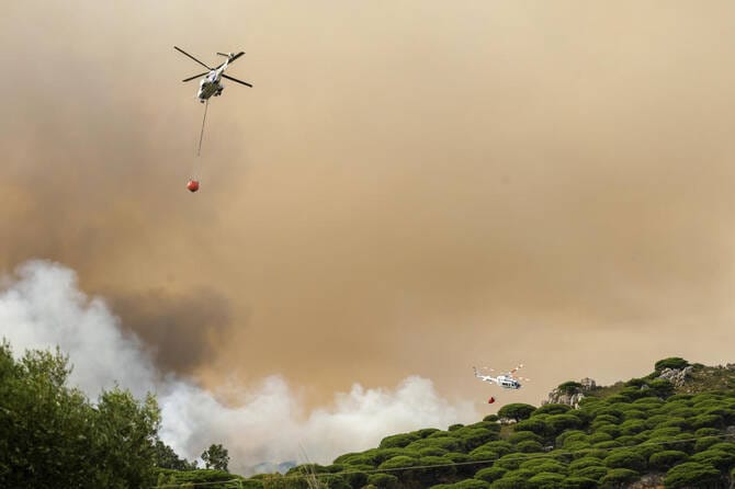Wildfire near Spanish tourist town under control