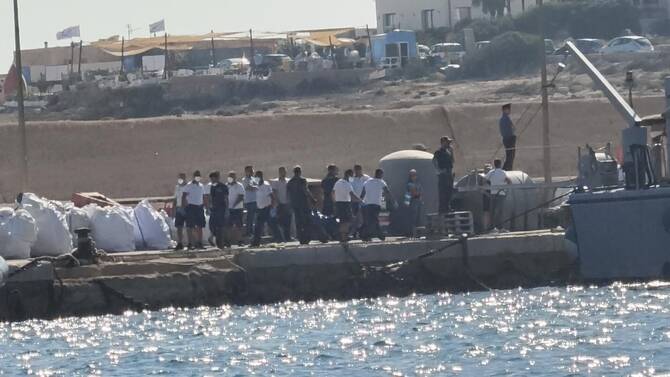 At least 26 migrants dead in two shipwrecks off Italy