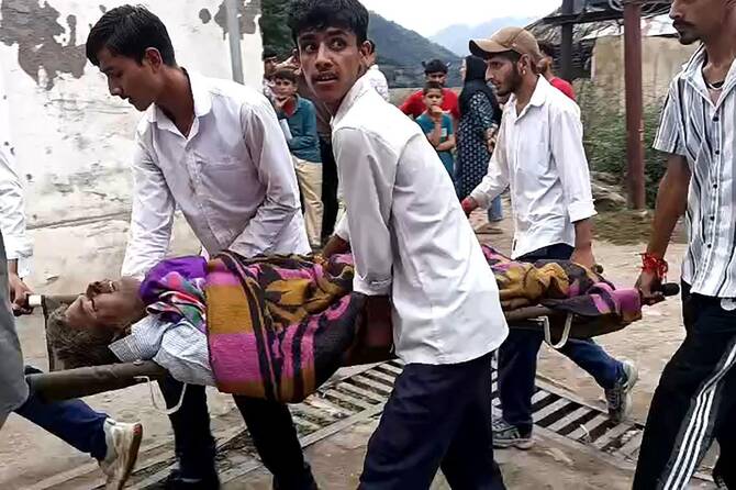 Flash floods kill 44 in Kashmir