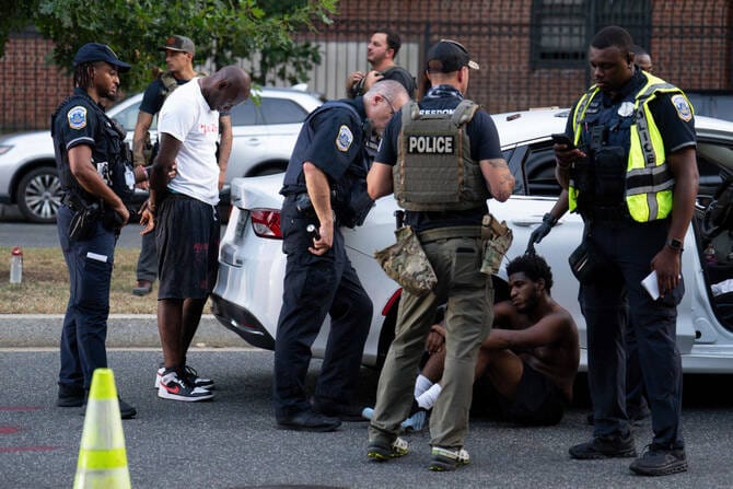 Trump administration agrees to keep DC police chief in place, but with immigration enforcement order