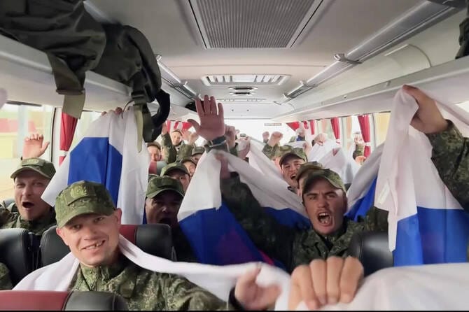 Russia and Ukraine exchange POWs, civilians