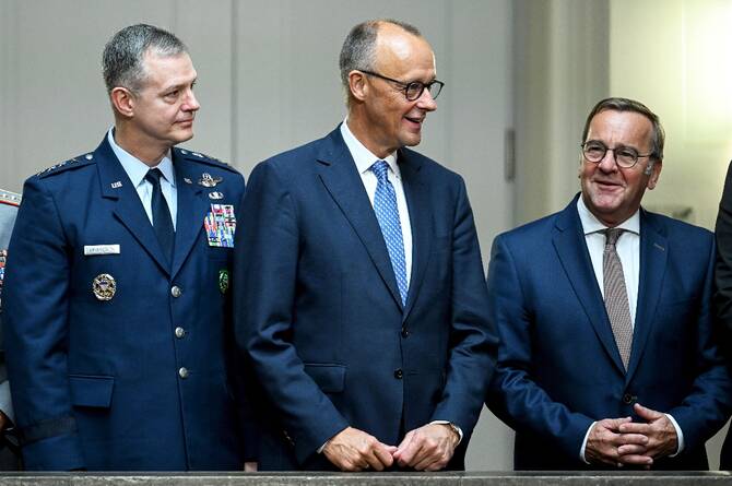 Germany launches drive to add military recruits without conscription for now