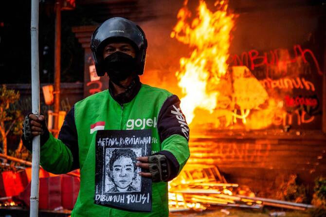 Indonesia protest blaze kills 3 as anger erupts over driver death