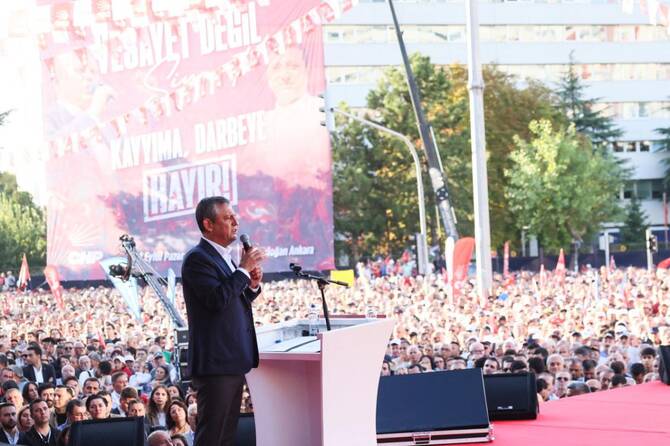 Turkish court adjourns case on whether to oust opposition leader