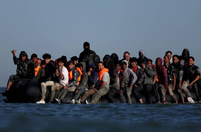 Two migrants die trying to cross Channel from France