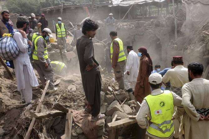 Afghanistan airdrops commandos to rescue earthquake survivors