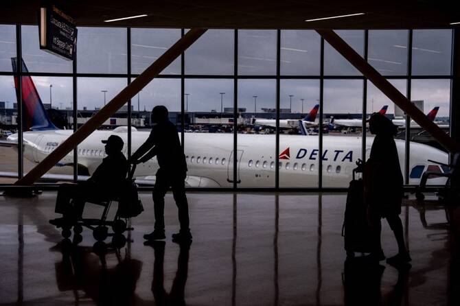 Airlines warn US government shutdown may slow flights
